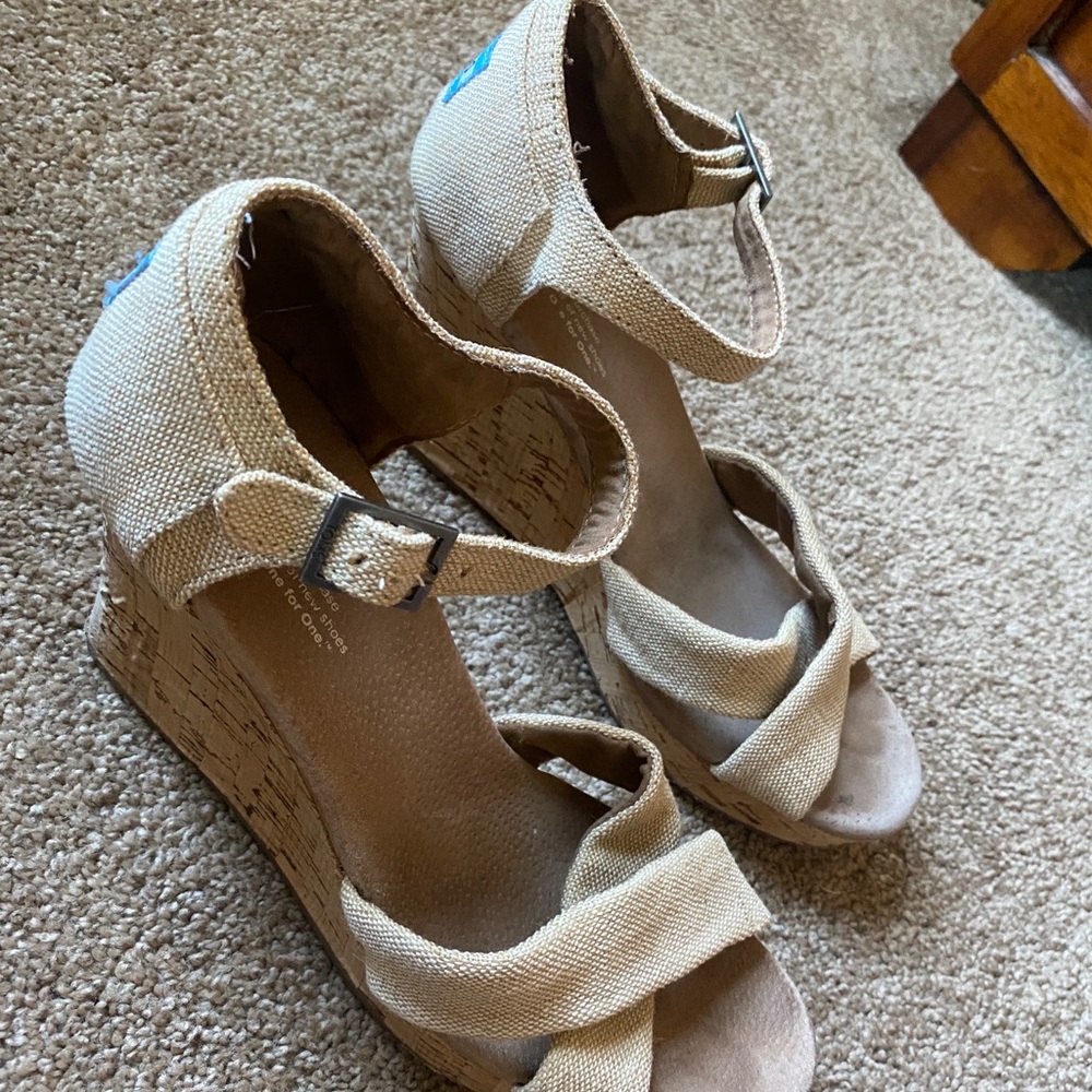 Toms wedges
